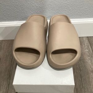 Yeezy slide pure